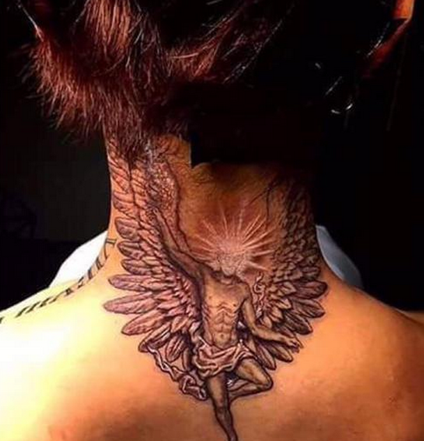 点击大图看下一张：女生脖子有着雷人的另类天使纹身(1/1)
