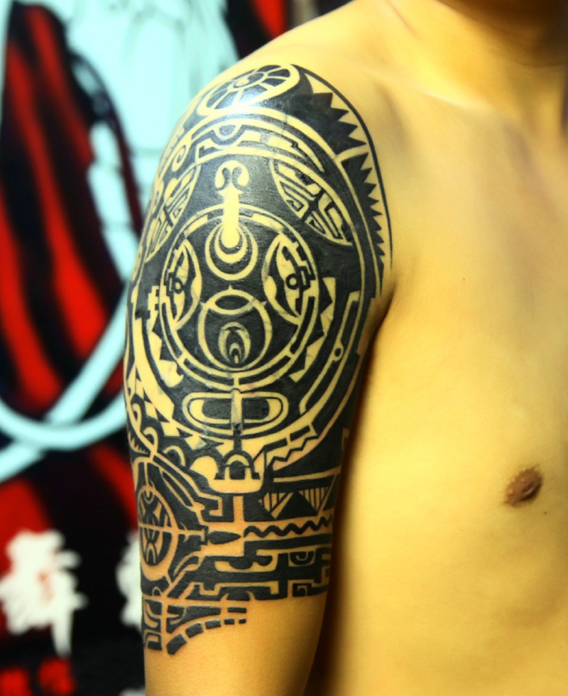 点击大图看下一张：魅力绽放的经典大臂图腾刺青(1/1)