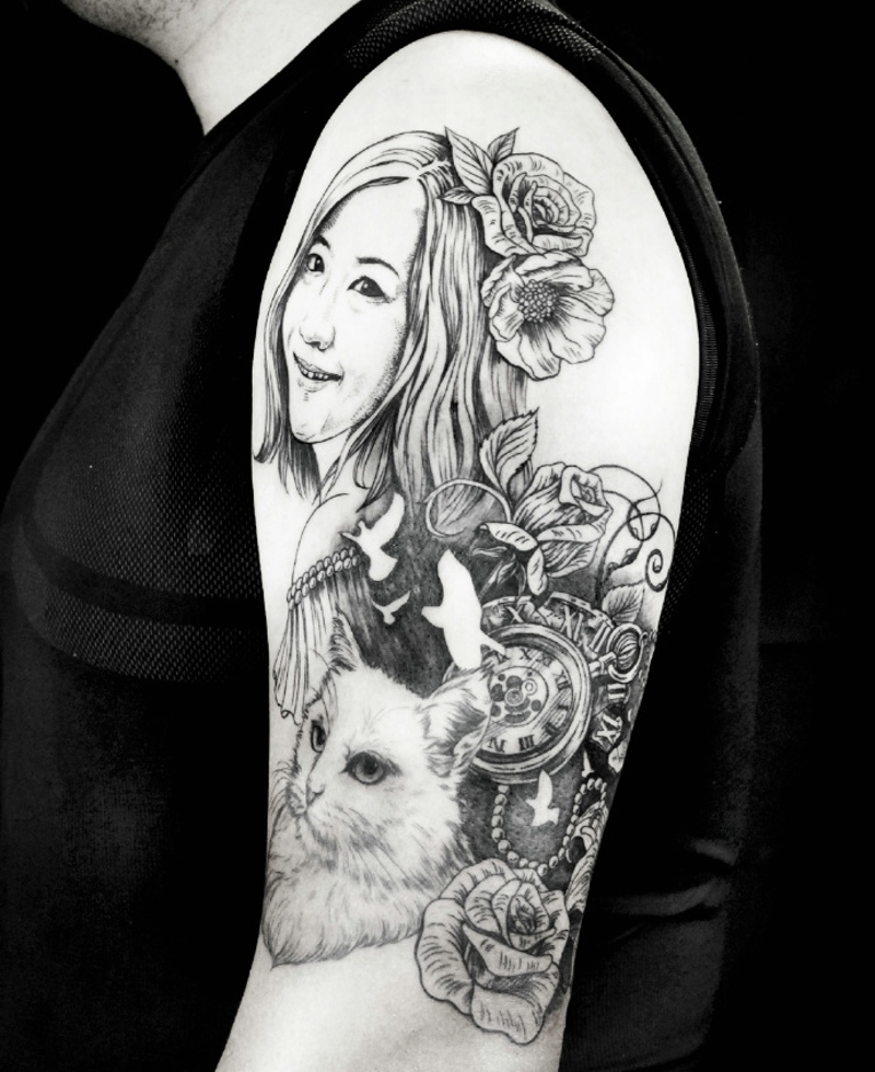 点击大图看下一张：大臂一款美女肖像和小猫一起的纹身(1/3)