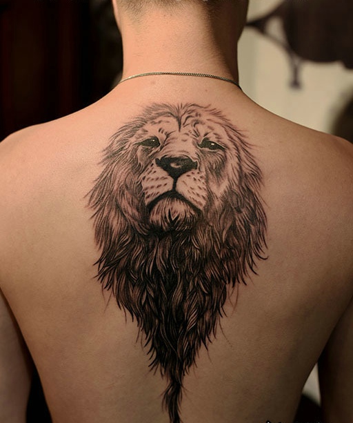 点击大图看下一张：背上有只温顺的狮子纹身(1/1)