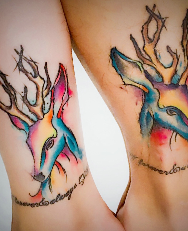 点击大图看下一张：靓丽夺眼的彩色小鹿头像情侣纹身(1/1)