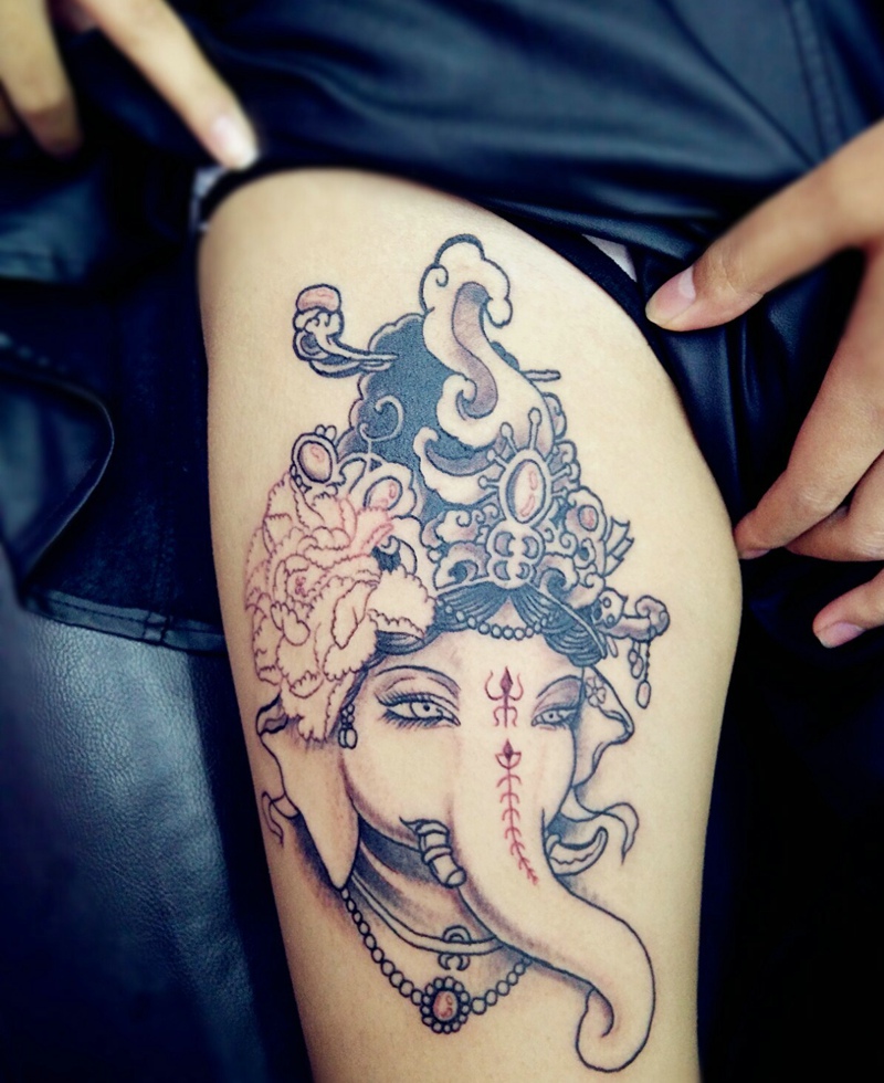 点击大图看下一张：女生大腿上的漂亮小象神纹身(1/1)