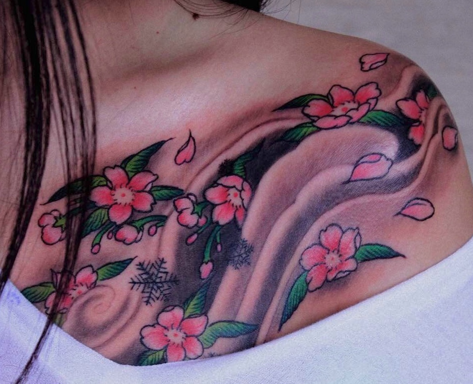 点击大图看下一张：用最爱的樱花遮盖雪花纹身(1/1)