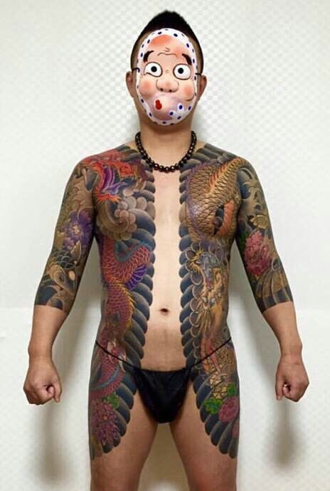 点击大图看下一张：经典个性的日式双半甲纹身(1/1)