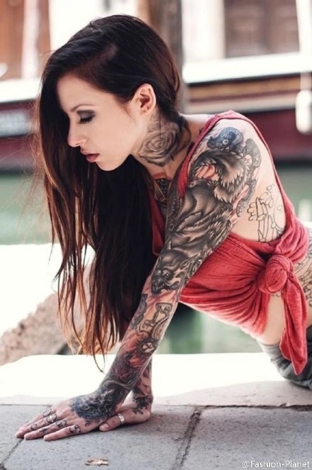 点击大图看下一张：女生最喜欢的时尚花臂纹身(1/2)