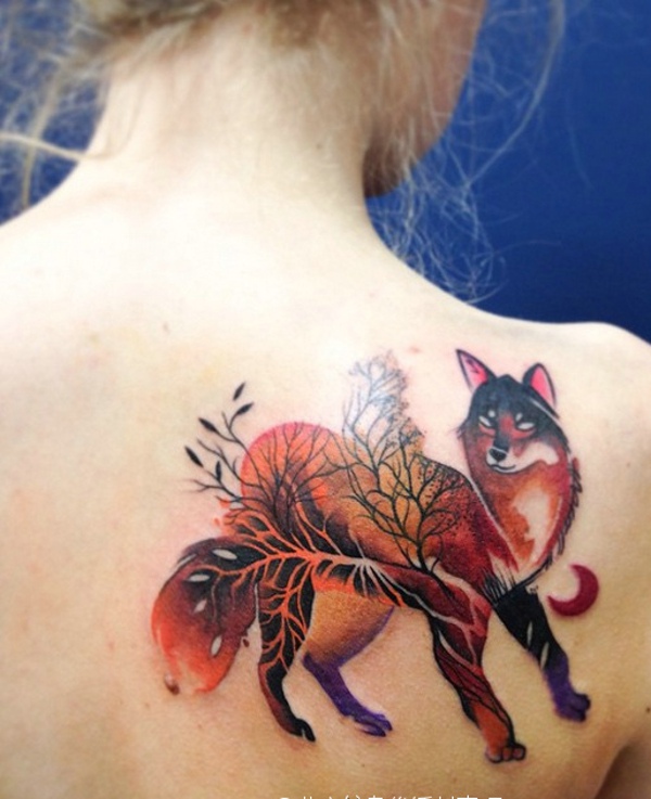 点击大图看下一张：女生背部个性狐狸纹身(1/1)