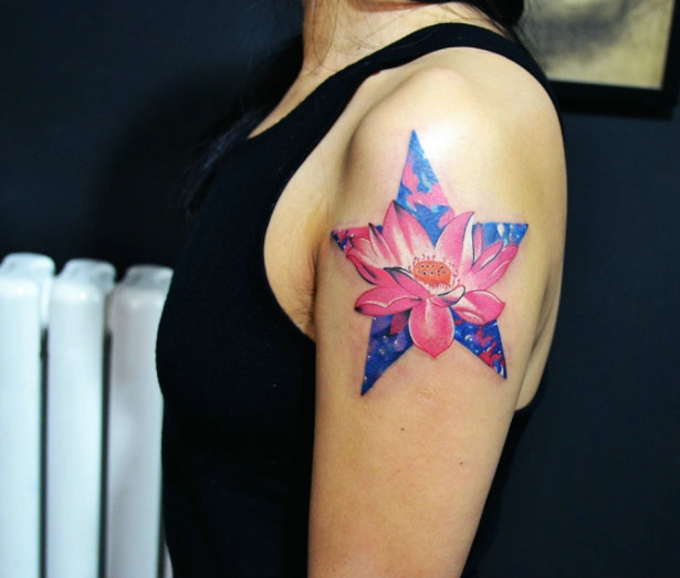 点击大图看下一张：星空莲花的花臂纹身图片十分美丽(1/1)