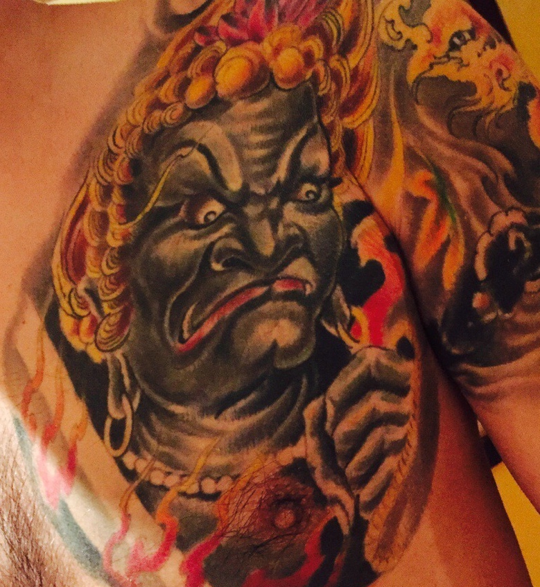 点击大图看下一张：经典潇洒的彩色半甲纹身图片(1/1)