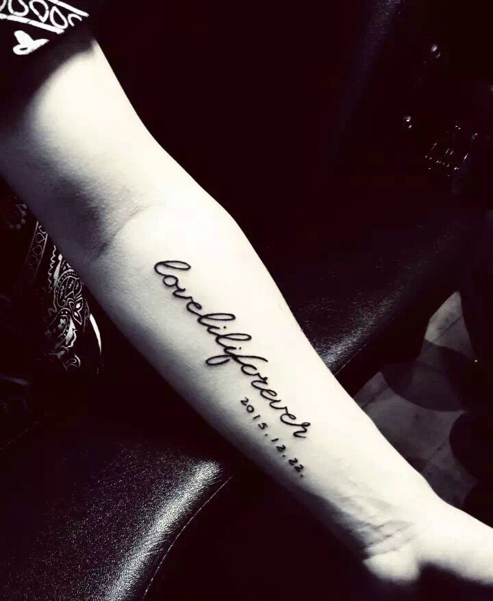 点击大图看下一张：手腕英文纹身图片时尚小清新(1/1)