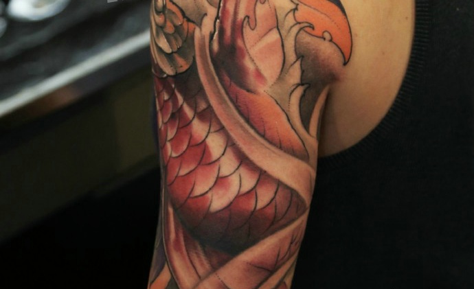 点击大图看下一张：大男士臂一条红色大鲤鱼纹身图案(2/3)