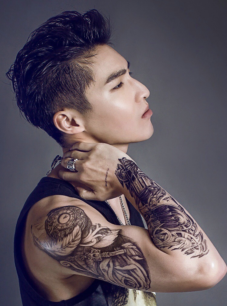 点击大图看下一张：男明星的帅气手臂纹身图案(1/1)