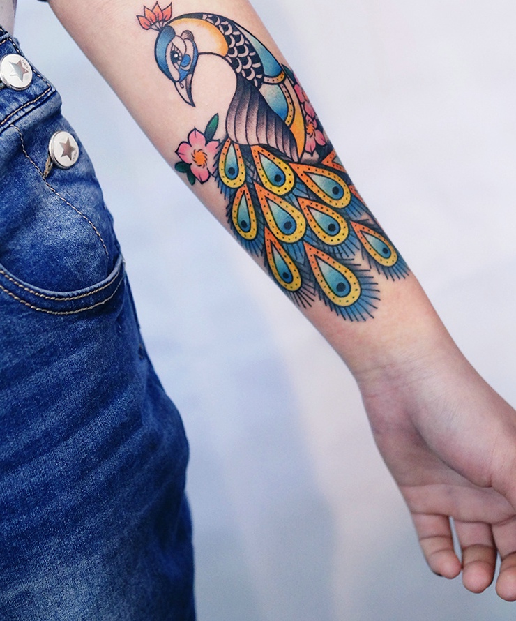 点击大图看下一张:漂亮好看的手臂彩色凤凰纹身图片(1/1)