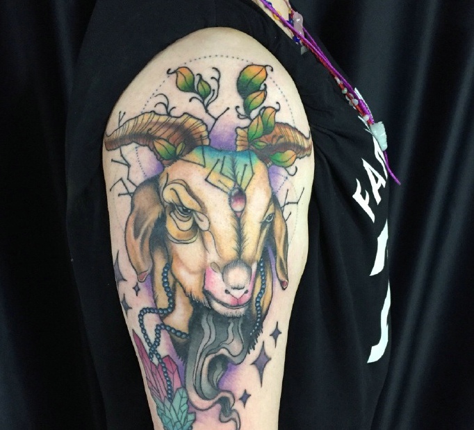 点击大图看下一张：彩色鹿头手臂纹身图片很潇洒(1/1)