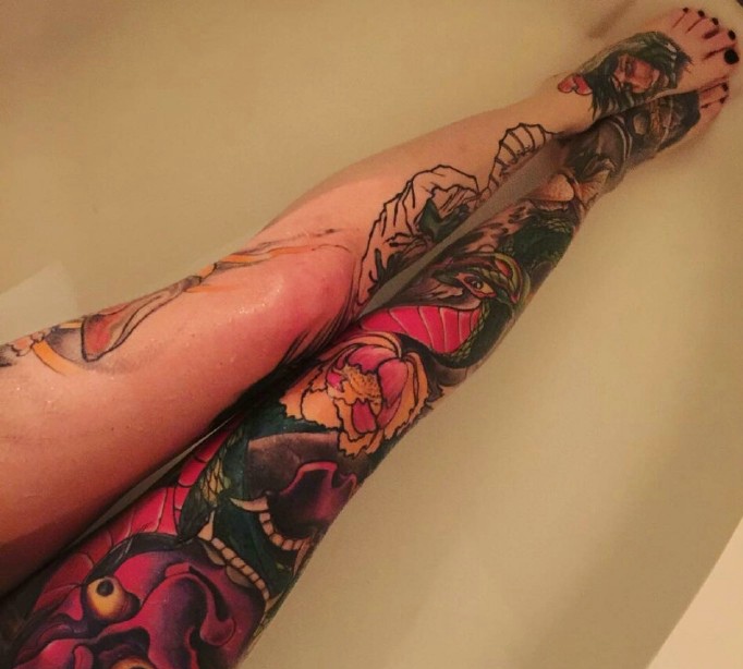 点击大图看下一张：女生双花腿纹身图片让你更加漂亮(1/1)