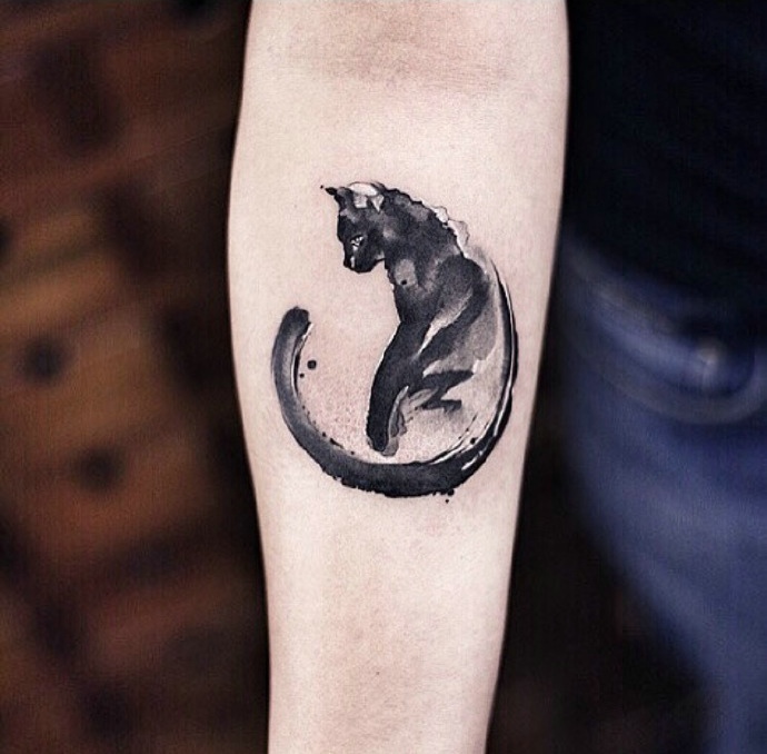 点击大图看下一张：可爱黑白小猫手臂纹身图片(1/1)