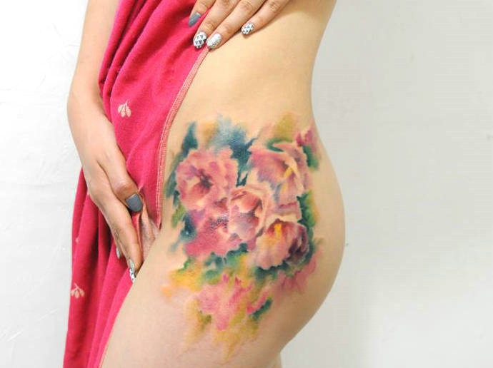 点击大图看下一张：适合女生的花朵纹身图片特别优雅(1/5)