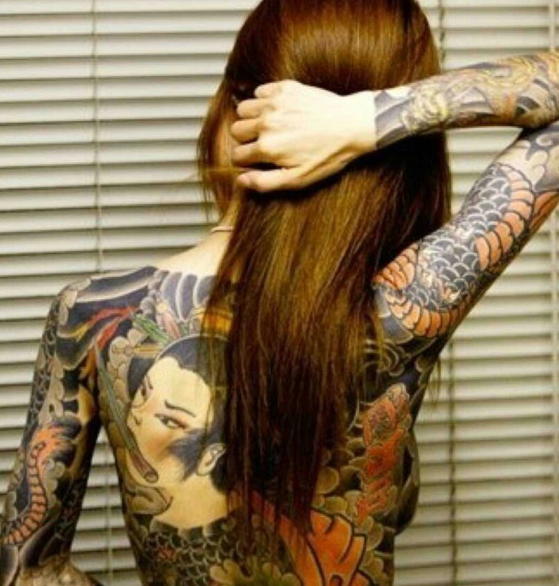 点击大图看下一张：长发美女满背彩色日式图腾纹身图片(1/1)