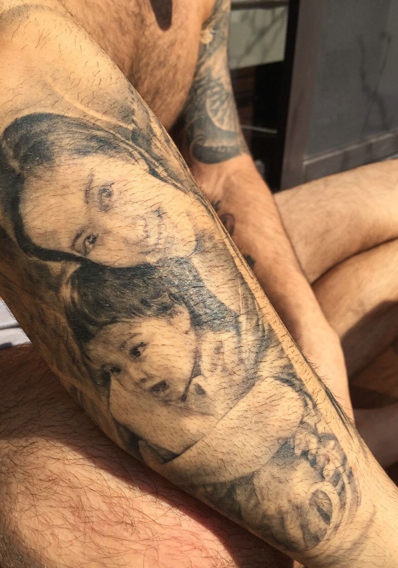 点击大图看下一张：妻子和女儿的手臂肖像纹身图片(1/1)