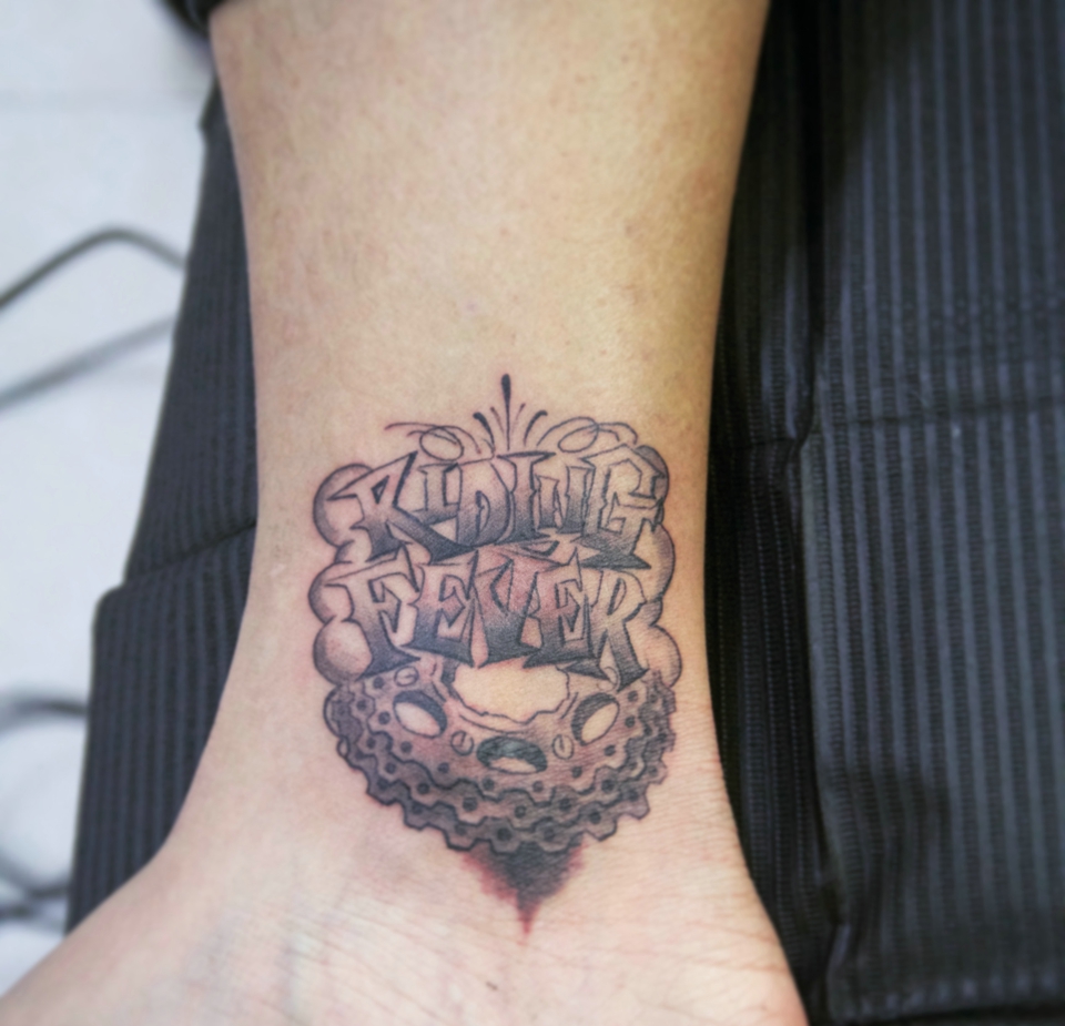 点击大图看下一张:千奇百怪的纹身图案刺青(1/1)