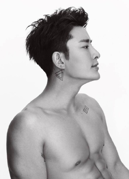 点击大图看下一张：贾乃亮身上的个性时尚纹身(1/1)