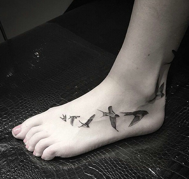点击大图看下一张：一组美丽可爱动人的小燕子纹身图片(4/6)