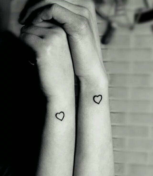 点击大图看下一张：小小的一颗爱心手臂情侣纹身图片(1/1)