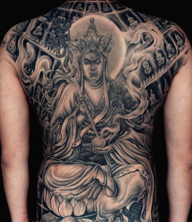 点击大图看下一张：满背个性的黑白唐僧纹身图案(1/1)