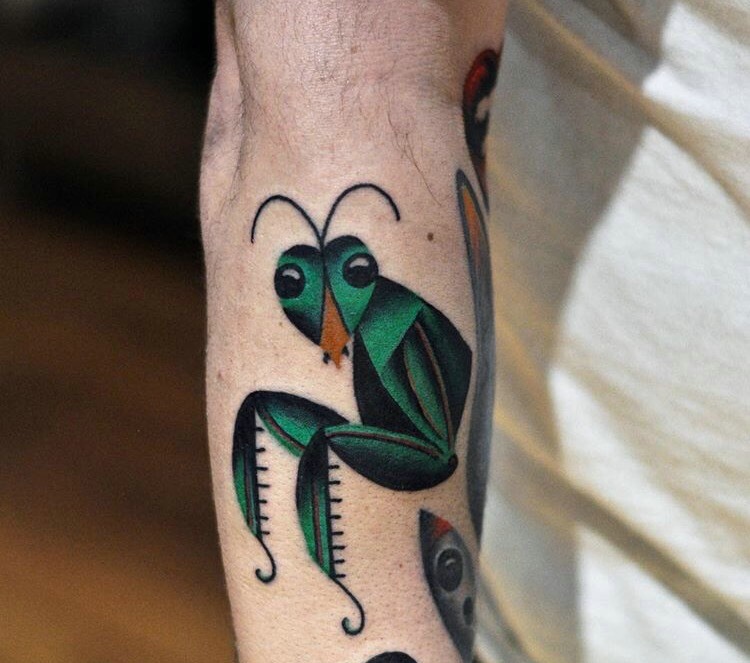 点击大图看下一张：手臂一只个性彩色蟑螂纹身图片(1/1)