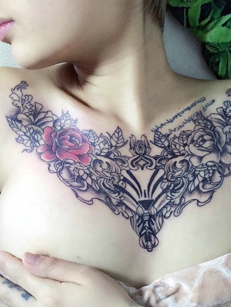 点击大图看下一张:火辣美女有着性感花胸纹身图片(1/1)