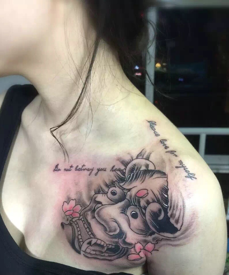 点击大图看下一张：女士肩膀下的小般若纹身图片很个性(1/1)