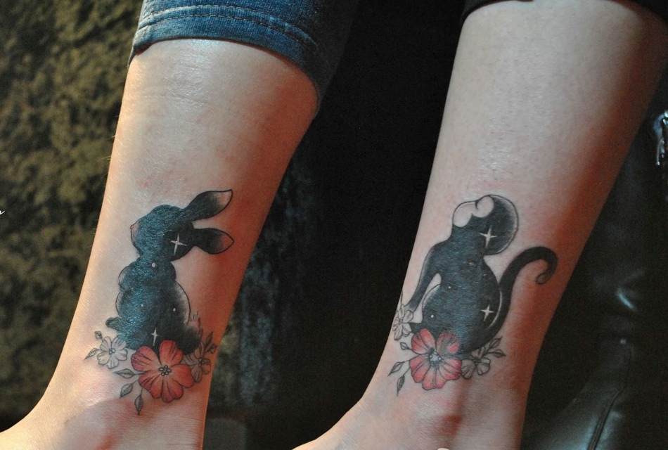点击大图看下一张：暗藏在腿部的可爱动物情侣纹身图片(1/1)