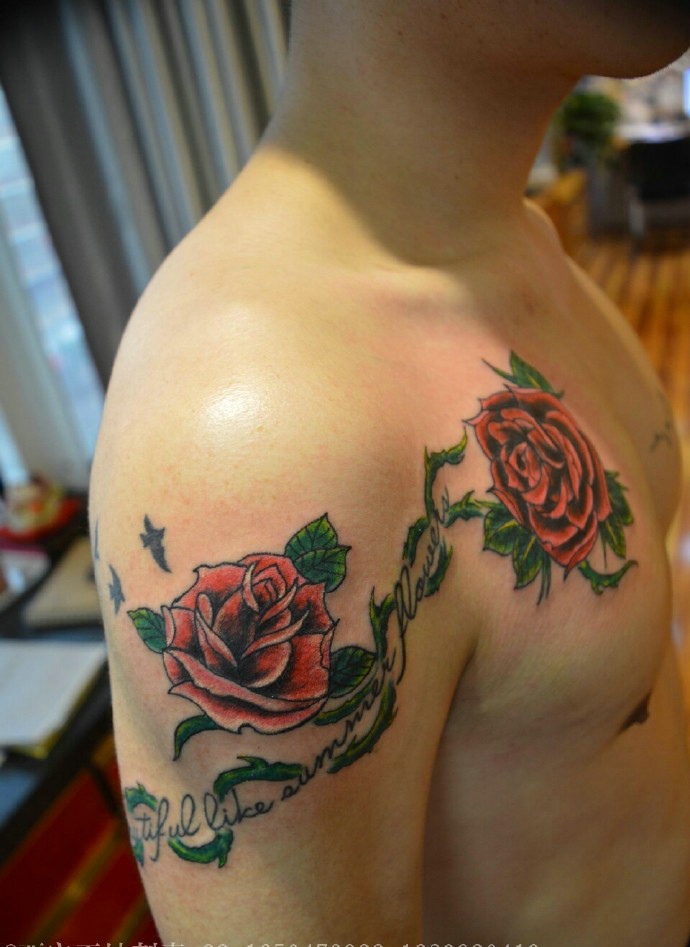 点击大图看下一张：男士也能hold住的红玫瑰纹身图片(3/3)