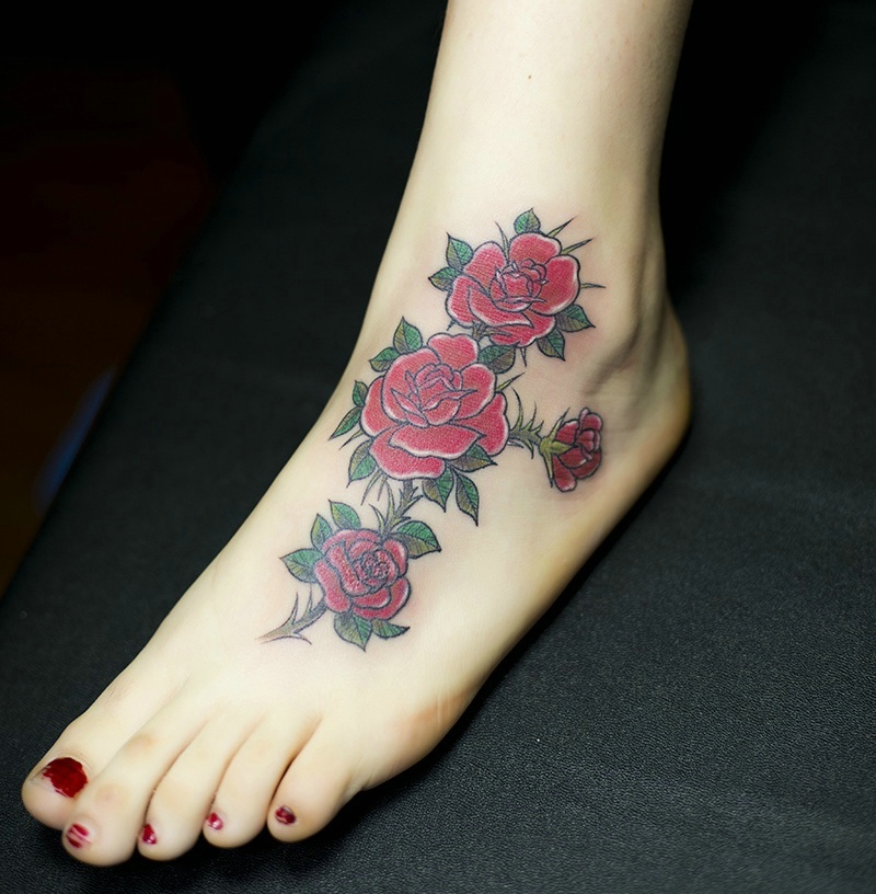 点击大图看下一张：适合女生的脚背花朵纹身图片性感迷人(1/1)