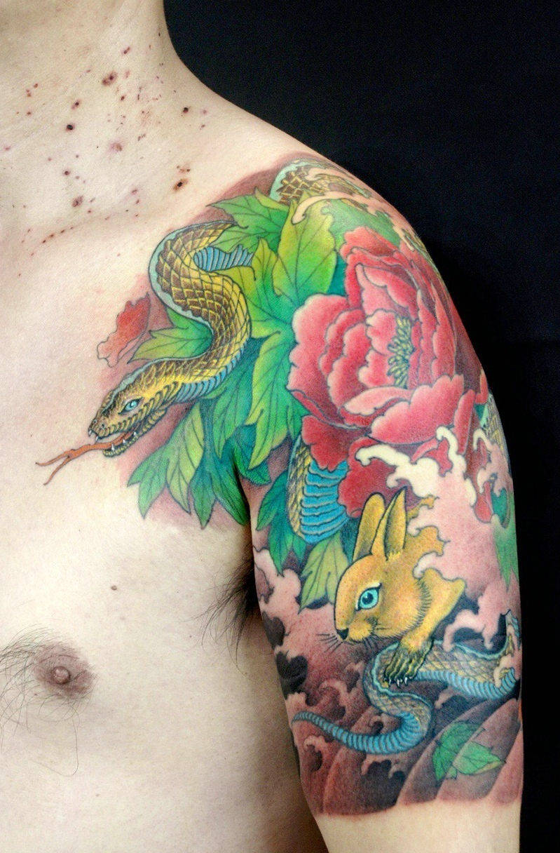 点击大图看下一张：蛇与小兔子一起的花臂纹身图片(1/3)