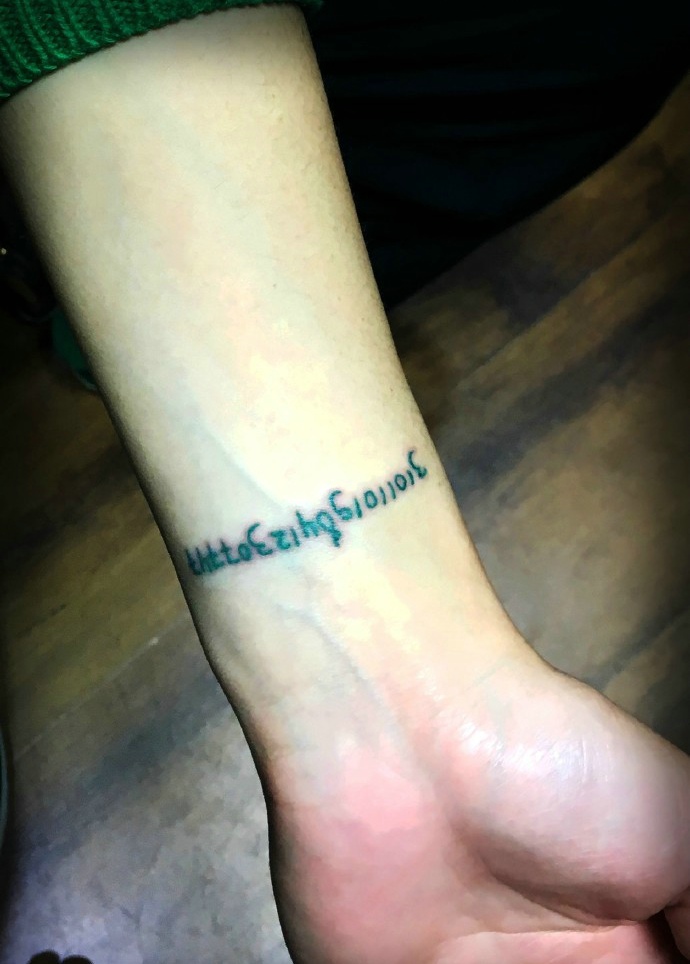 点击大图看下一张：英文与数字的手臂小清新纹身图片(1/1)