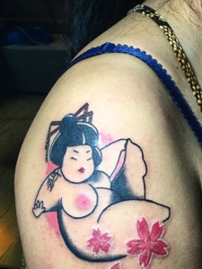 大臂一枚日式胖妹子纹身图片性感邪恶