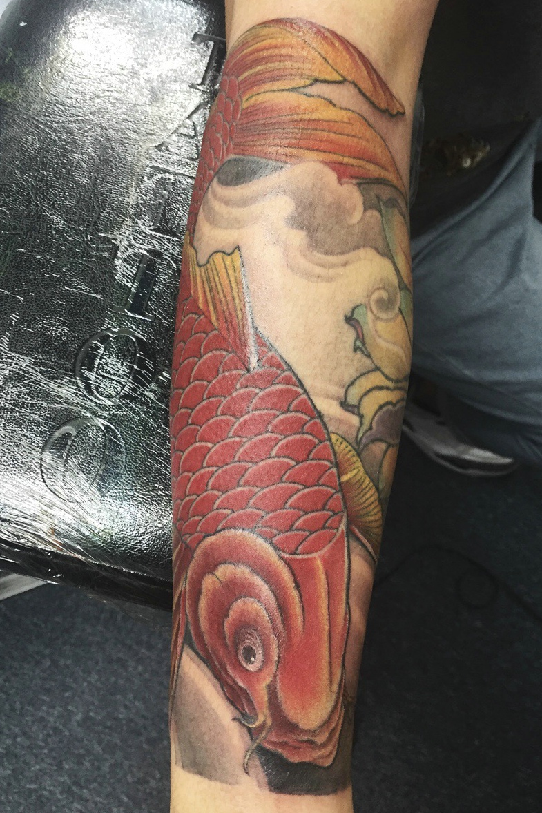 点击大图看下一张：手臂红鲤鱼纹身图片值得分享(1/1)