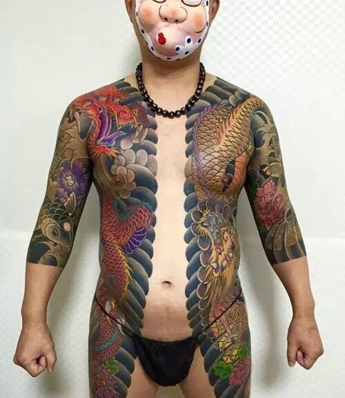 点击大图看下一张：超级霸道的日式满身双半甲纹身图片