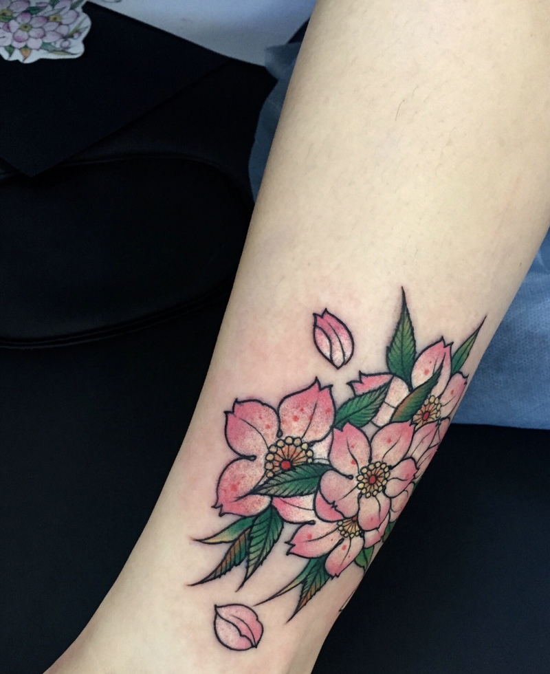 点击大图看下一张：小清新粉红花朵手臂纹身图片