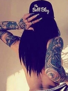 巨乳欧美女性纹身刺青狂野十足
