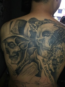 男士后背黑白骷髅纹身图案