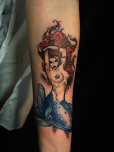 妖娆性感的美人鱼手臂纹身图片
