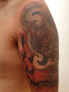 大臂彩色老传统貔貅纹身刺青