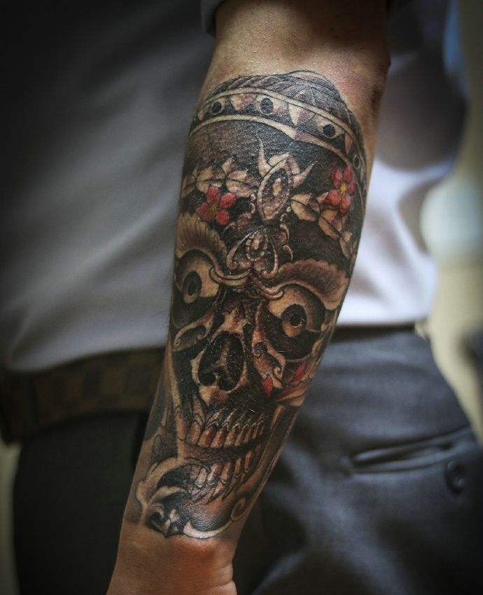 点击大图看下一张：个性搞怪的手臂骷髅纹身刺青
