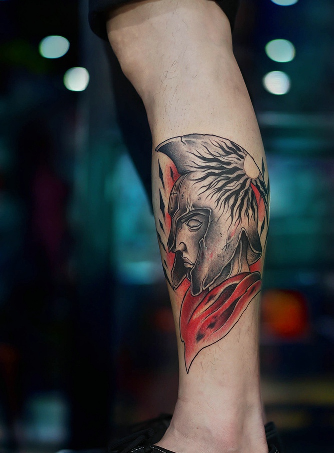 点击大图看下一张：腿部动漫纹身图片个性独特