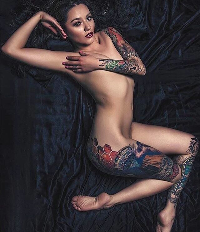 点击大图看下一张：巨乳欧美女性纹身刺青狂野十足