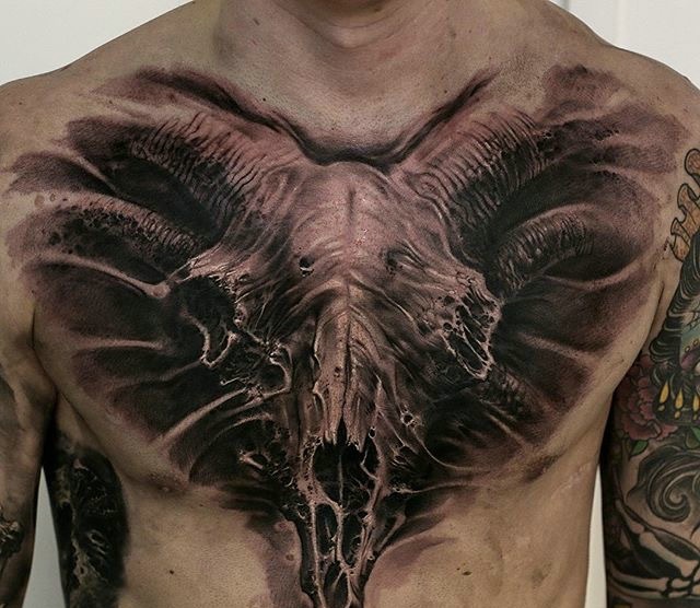 点击大图看下一张：男士胸前3d象头纹身图案非常逼真