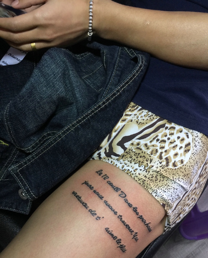 点击大图看下一张：大腿小清新英文纹身刺青很时尚