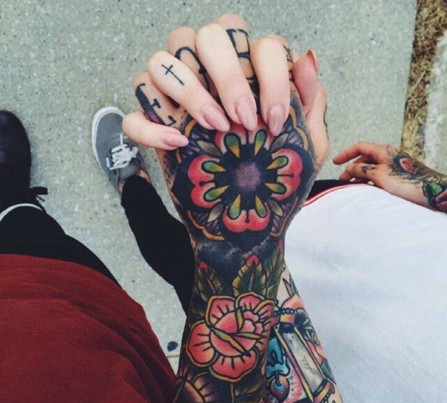 点击大图看下一张：街头潮流情侣手背时髦纹身刺青
