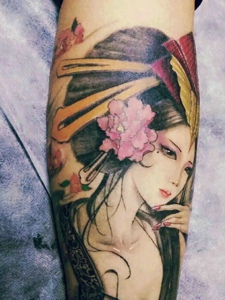 腿部一枚传统花妓纹身刺青